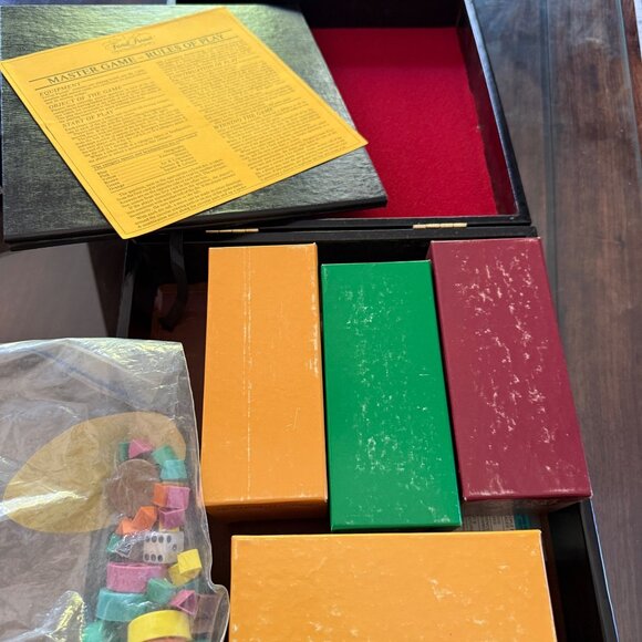 Vintage Trivial Pursuit Trivia Board Game Set With Trunk Case & Accessories - Picture 3 of 5